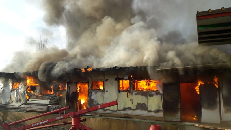 Ferma primarului comunei Dangeni a fost incendiata