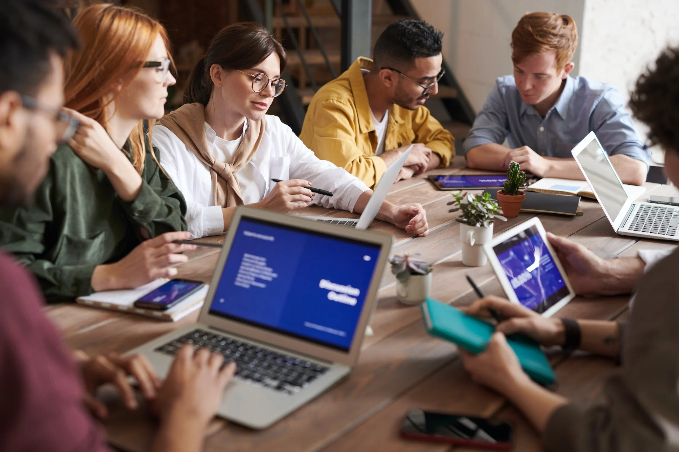 Importanța comunicării online în era digitală