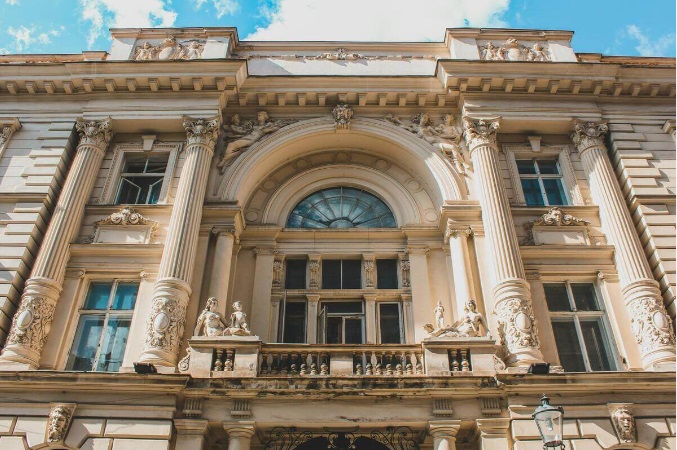 Cum ai putea să explorezi străduțele necunoscute ale „Micului Paris” ca student bănățean? Alege să fii turist pentru o zi într-un centru universitar important și bogat în obiective turistice