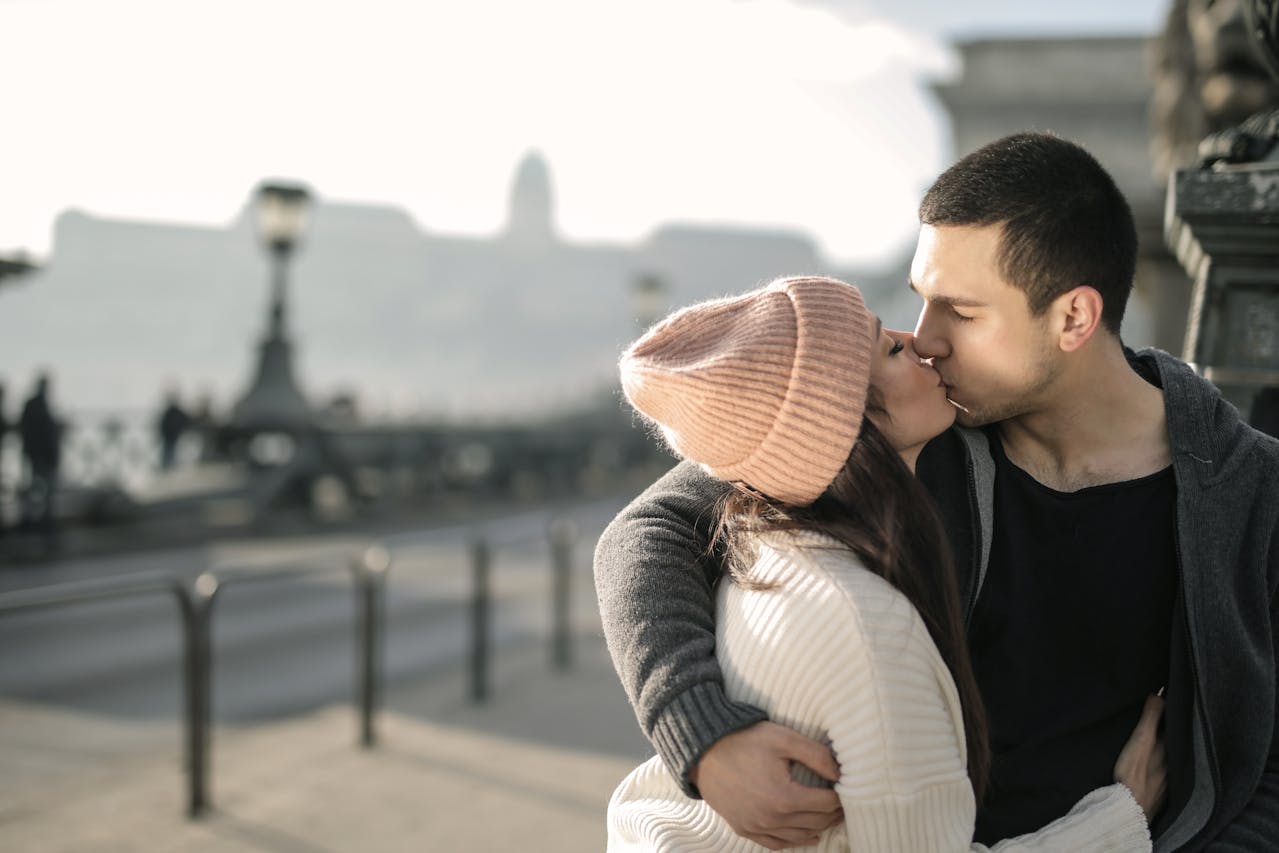 TOP CINCI cele mai fierbinți scenarii în care poți utiliza cătușele - dezlănțuie-ți imaginația în dormitor