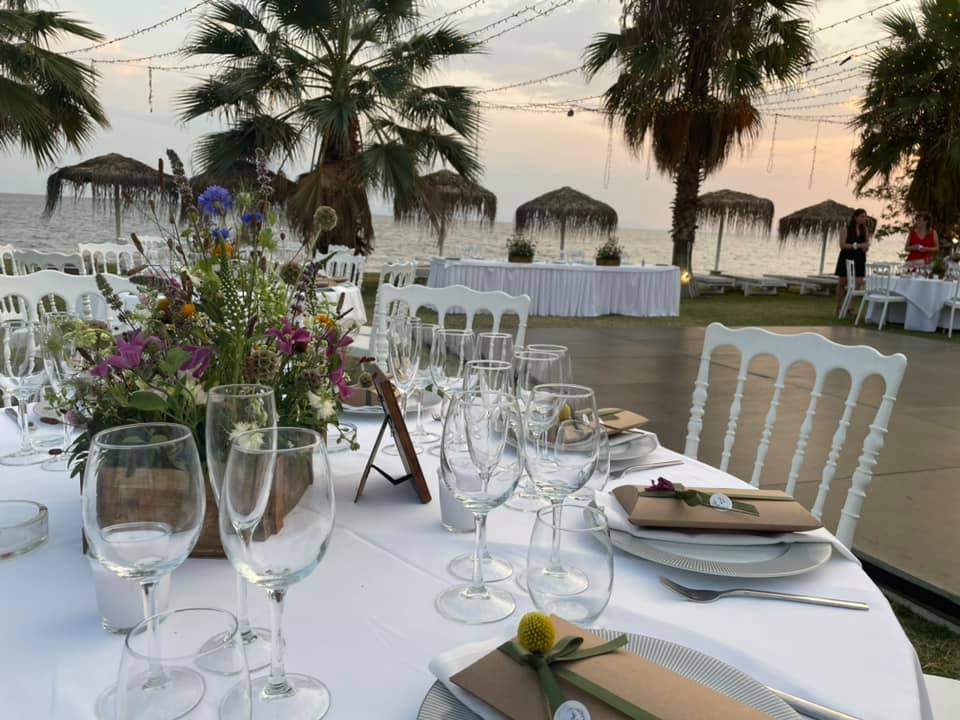 Care este cea mai potrivită lună pentru a organiza o nuntă pe plajele din Grecia, în funcție de tipul de eveniment pe care îl dorești?