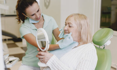 Există o limită de vârstă superioară pentru implantul dentar?