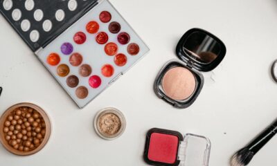 De ce o trusă cu 5 produse de make-up este mai bună decât una cu 20 - Iată cele 5 articole esențiale pentru rutina zilnică!