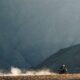 Geaca moto enduro nu trebuie să facă totul, ci să nu te încurce pe traseu