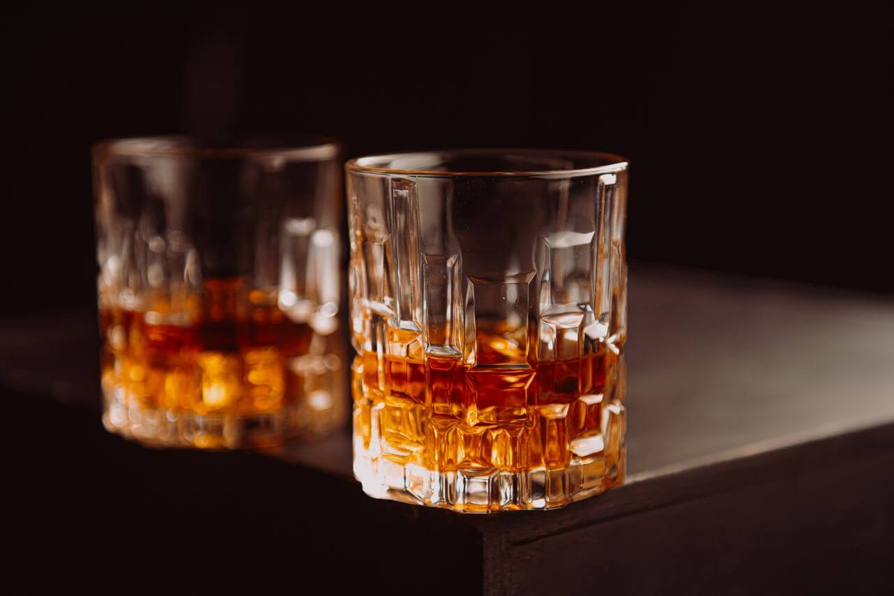 Whisky scump sau whisky bine maturat? Diferența pe care începătorii o simt abia la degustare