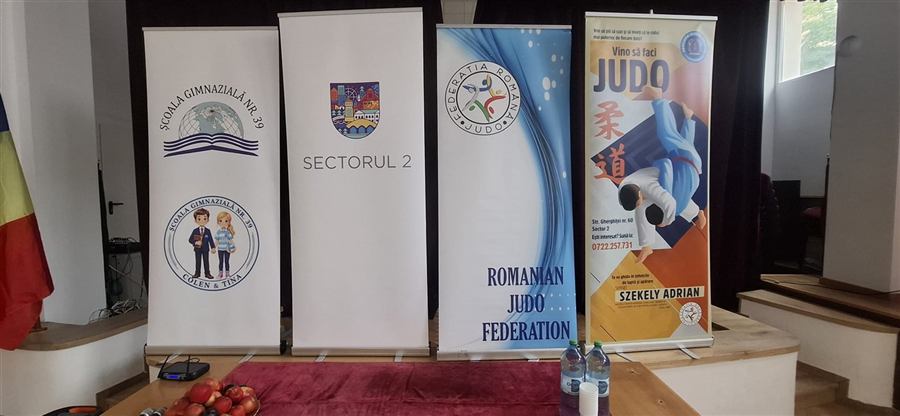 Bannerele Federatiei Romane de Judo, Sectorului 2 si Scolii Gimnaziale nr. 39