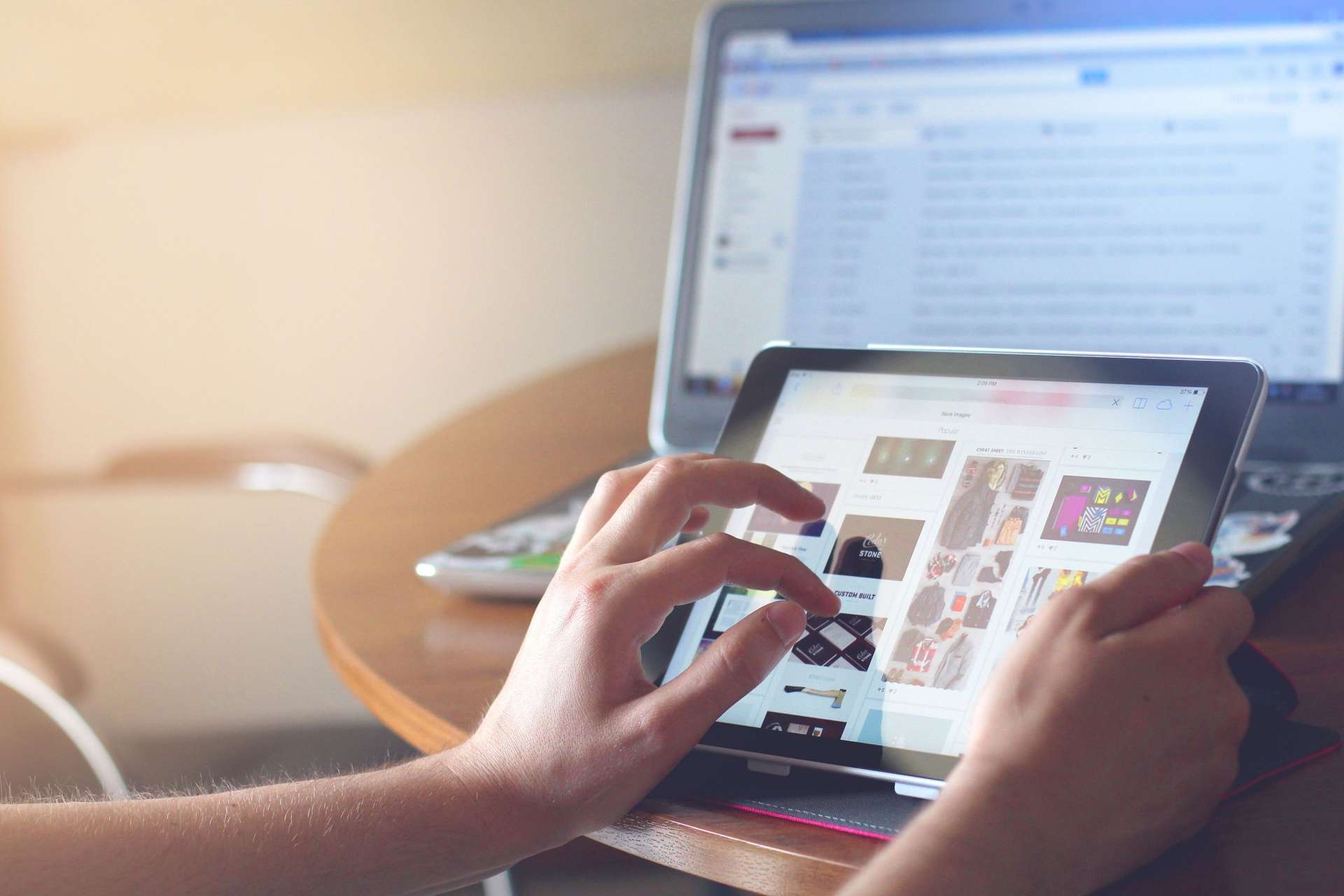 Telefon, tabletă sau laptop? Alegerea bună începe cu rutina, nu cu specificațiile