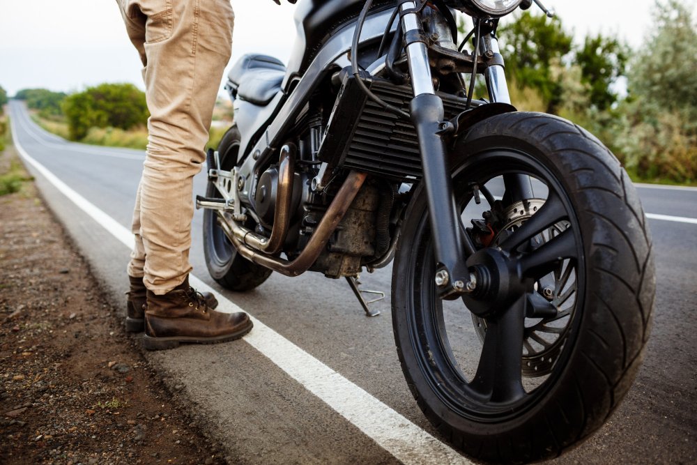 Iernarea motocicletei: cum o pregătești pentru câteva luni de stat în garaj