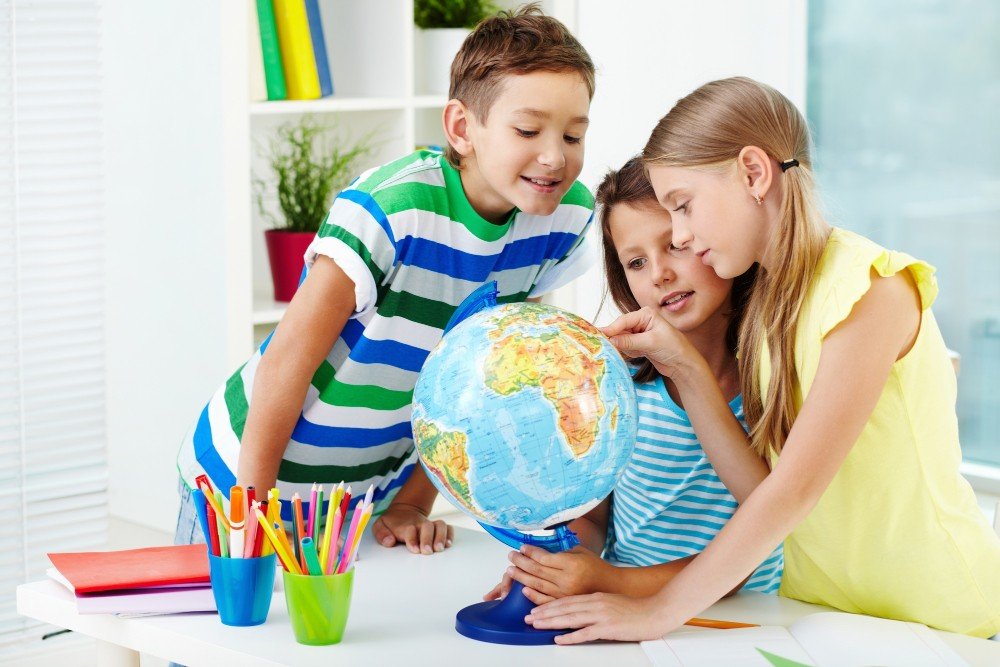 Reguli pentru ecrane la copilul de 10-12 ani: ce merge la vârsta preadolescenței