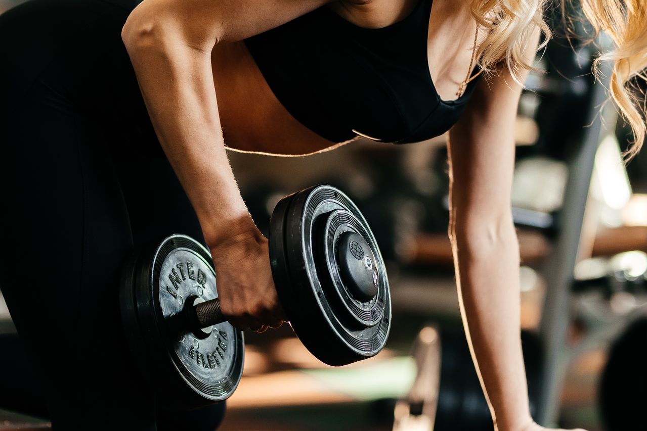 Creatina și masa musculară: ce îți arată, de fapt, cântarul